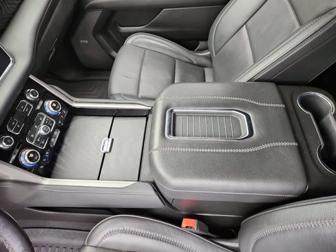 Used 2022 GMC Yukon XL Denali AWD/4WD image 11