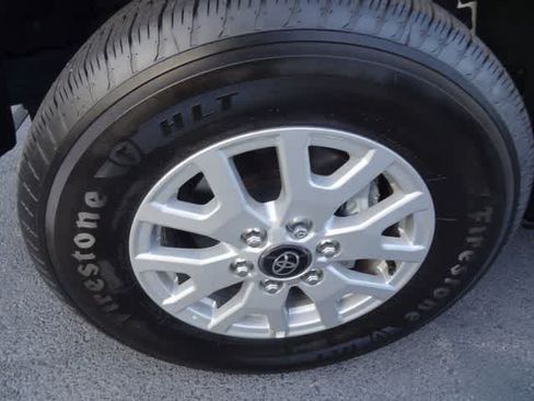 Used 2025 Toyota Tacoma SR5 AWD/4WD image 17