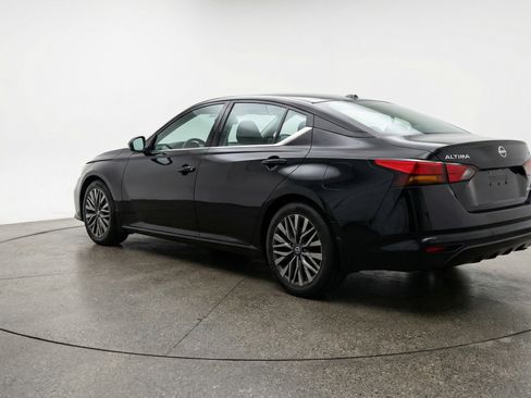 Used 2025 Nissan Altima 2.5 SV image 6