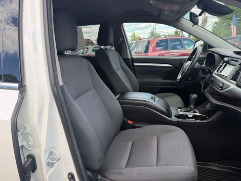 Used 2017 Toyota Highlander LE AWD/4WD image 33