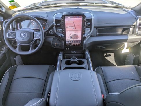 New 2026 RAM 2500 Laramie AWD/4WD image 18