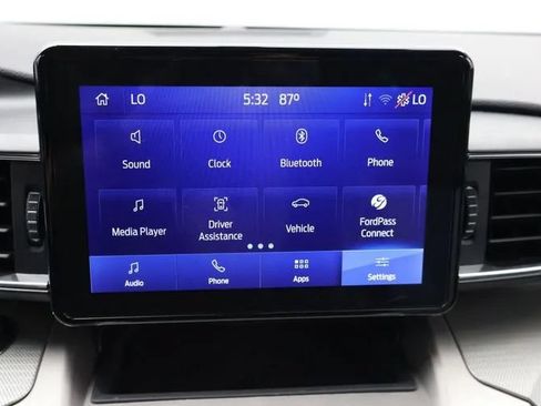 Used 2022 Ford Explorer XLT w/ Equipment Group 202A AWD/4WD image 32