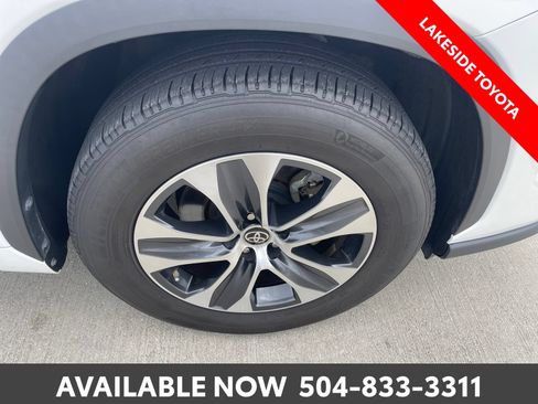 Certified 2024 Toyota Highlander XLE FWD image 12