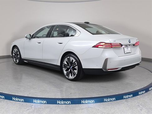 Used 2025 BMW i5 xDrive40 w/ Premium Package image 8
