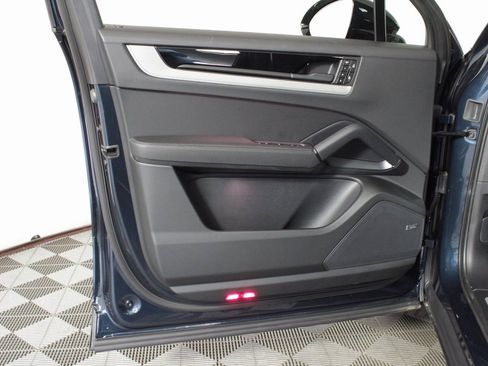 Certified 2025 Porsche Cayenne image 15