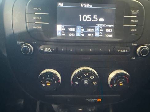 Used 2017 Kia Soul FWD image 26