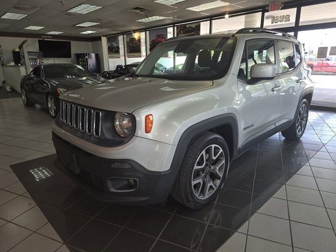 Used 2015 Jeep Renegade Latitude FWD image 1