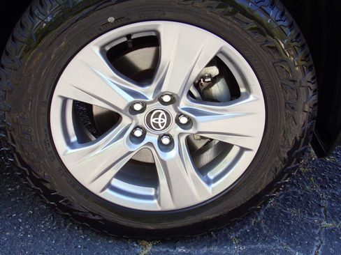 Used 2024 Toyota RAV4 XLE w/ Convenience Package image 15