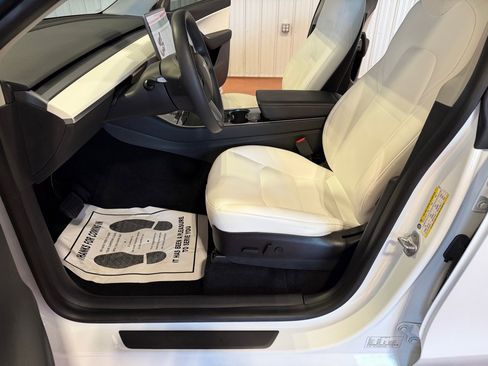 Used 2020 Tesla Model Y Long Range image 17