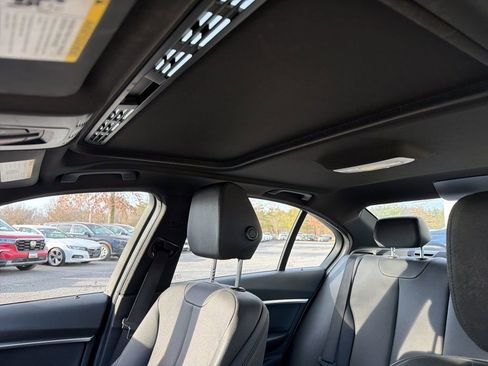 Used 2017 BMW 330i xDrive Sedan w/ Premium Package image 7