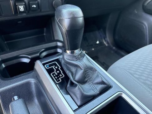 Used 2022 Toyota Tacoma SR5 w/ Technology Package RWD image 34