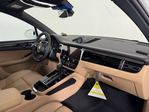 Certified 2026 Porsche Macan AWD/4WD image 16