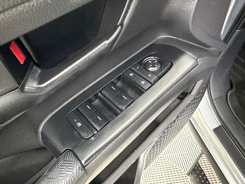 Certified 2024 Toyota Tacoma SR5 AWD/4WD image 11