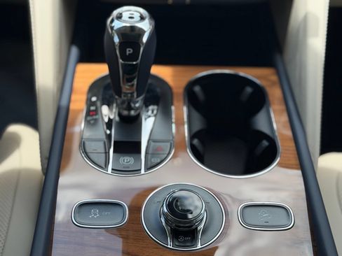 New 2026 Bentley Bentayga AWD/4WD image 24