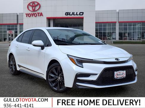 Certified 2025 Toyota Corolla SE FWD image 1
