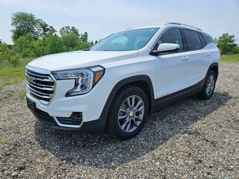 Used 2024 GMC Terrain SLT AWD/4WD image 3