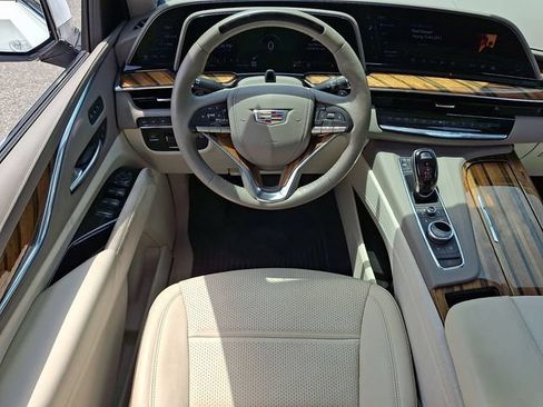 Used 2021 Cadillac Escalade Premium Luxury Platinum w/ Heavy-Duty Trailer Package AWD/4WD image 11