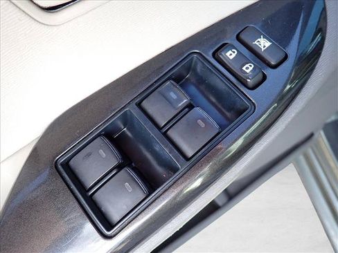 Used 2013 Toyota Sienna LE w/ Towing Pkg AWD/4WD image 12