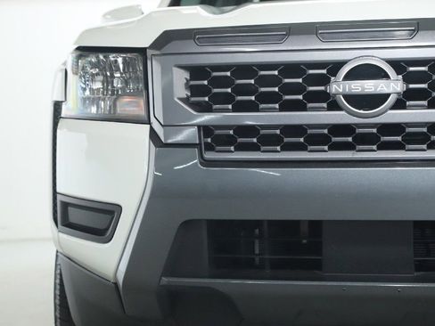 Used 2025 Nissan Frontier SV RWD image 7