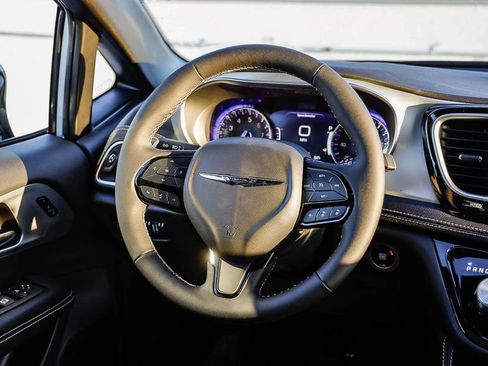 New 2026 Chrysler Pacifica Limited w/ S Appearance Package image 18