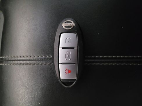 Used 2022 Nissan Pathfinder S FWD image 32
