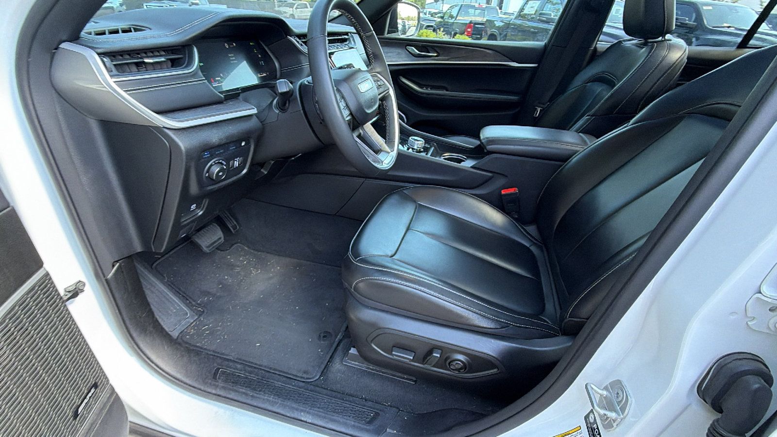 Used 2024 Jeep Grand Cherokee Limited 4xe AWD/4WD image 16