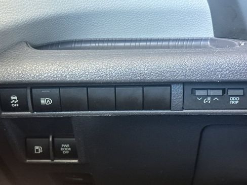 Used 2023 Toyota Sienna XLE FWD image 30