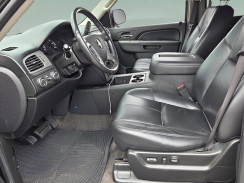 Used 2010 Chevrolet Suburban LT w/ Luxury Package AWD/4WD image 11