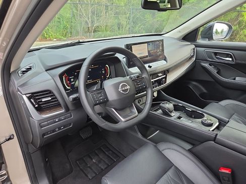 Used 2026 Nissan Rogue Platinum w/ Platinum Premium Package AWD/4WD image 14