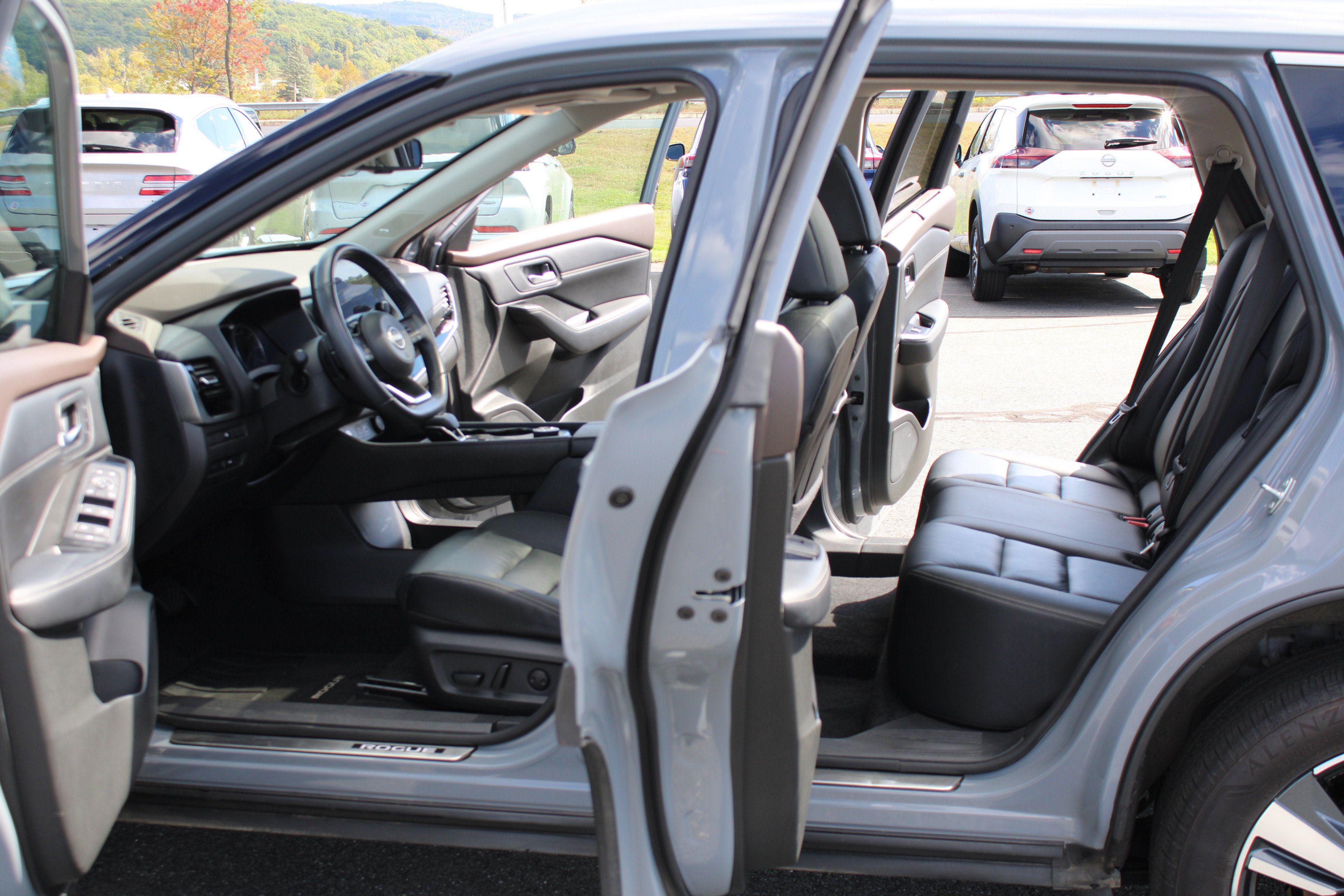 Used 2023 Nissan Rogue SL w/ SL Premium Package AWD/4WD image 19