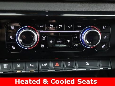 Used 2025 GMC Sierra 2500 AT4 w/ AT4 Premium Plus Package image 4