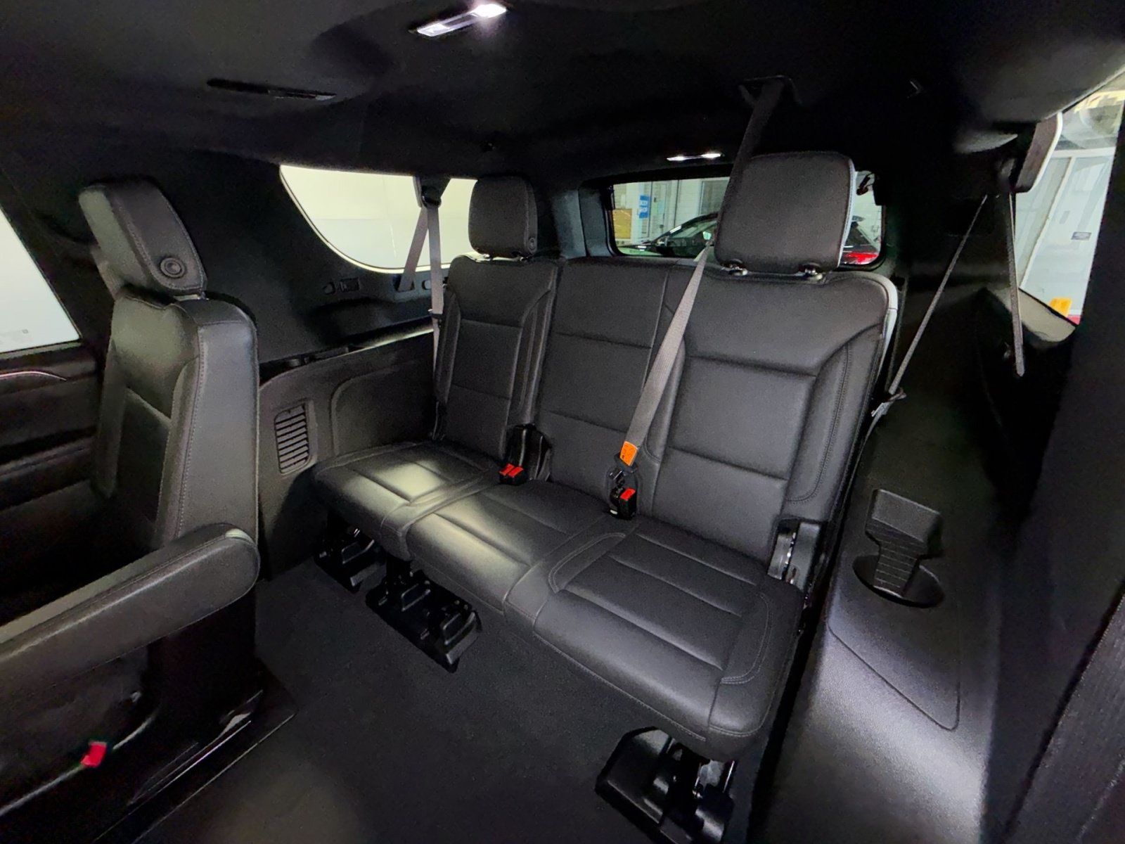 Used 2024 Chevrolet Suburban Z71 w/ Luxury Package AWD/4WD image 26