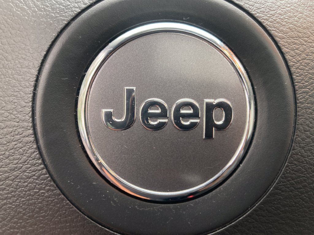 Used 2023 Jeep Cherokee Altitude Lux w/ Elite Group AWD/4WD image 28