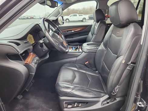 Used 2015 Cadillac Escalade Luxury image 13