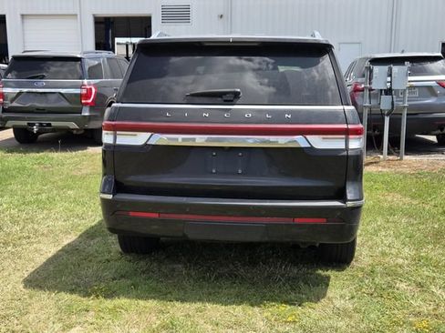 Used 2023 Lincoln Navigator Reserve AWD/4WD image 7