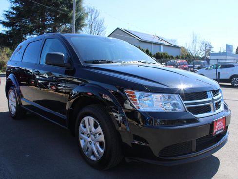 Used 2017 Dodge Journey SE w/ Flexible Seating Group image 7