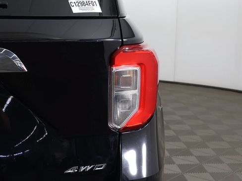 Used 2023 Ford Explorer XLT AWD/4WD image 15