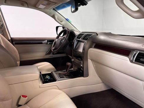 Used 2017 Lexus GX 460 Premium w/ Premium Package AWD/4WD image 11