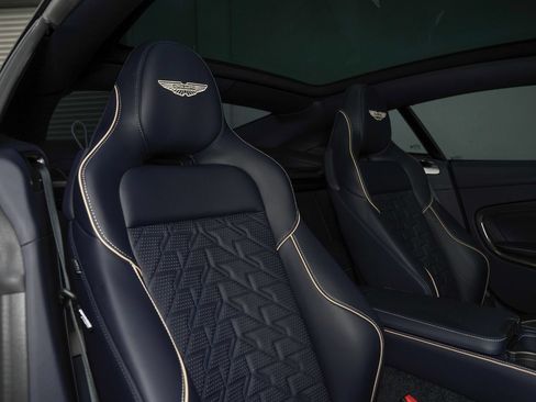Used 2025 Aston Martin Vanquish RWD image 31