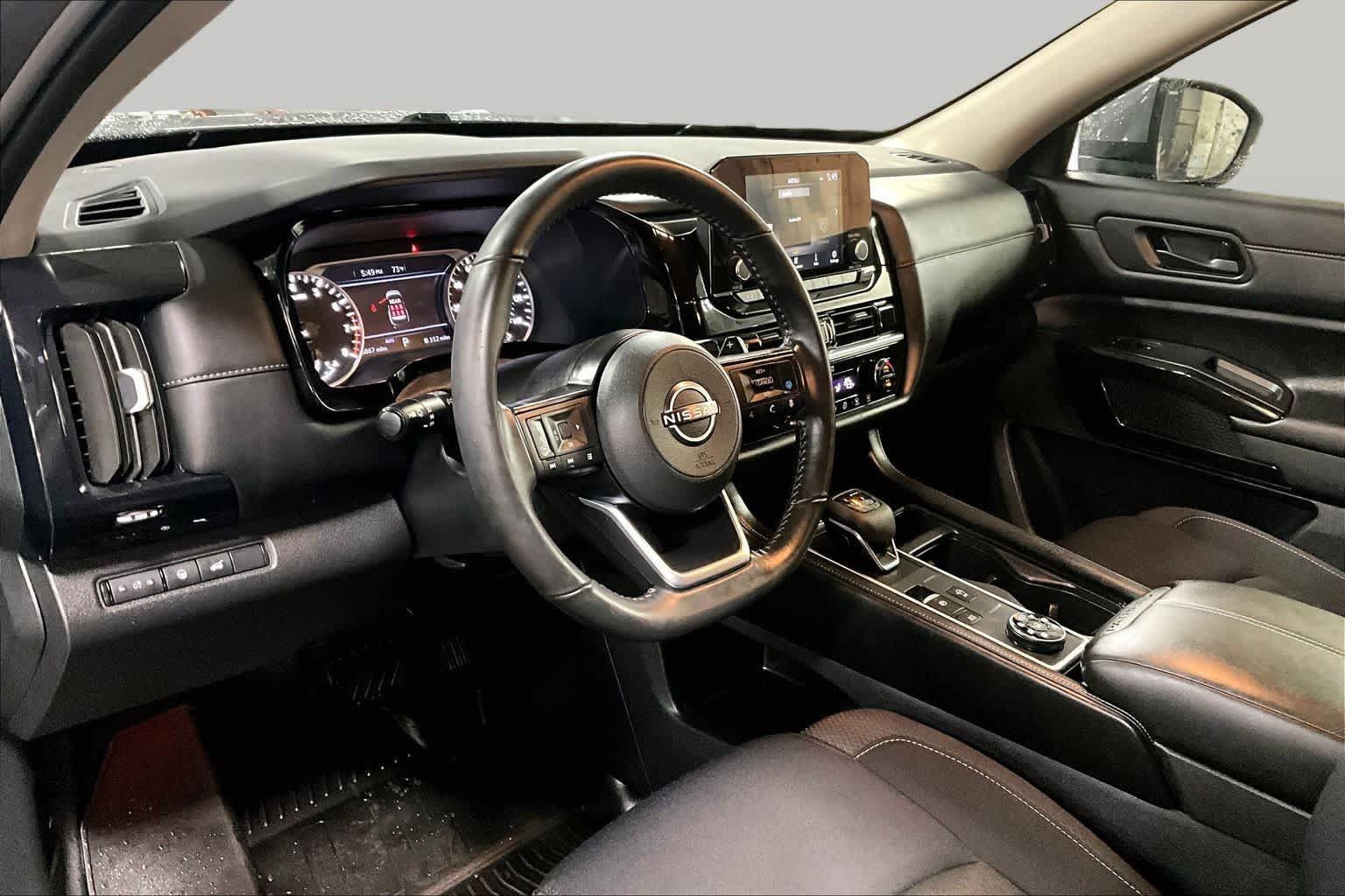 Used 2025 Nissan Pathfinder SV AWD/4WD image 16