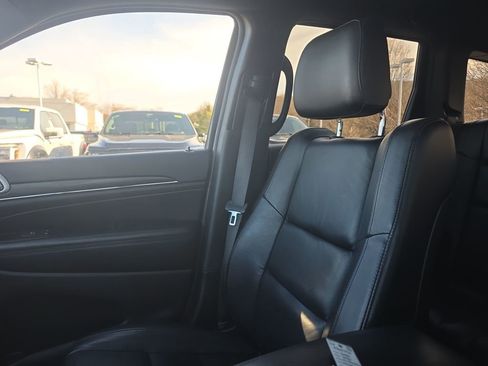 Used 2022 Jeep Grand Cherokee Limited image 40