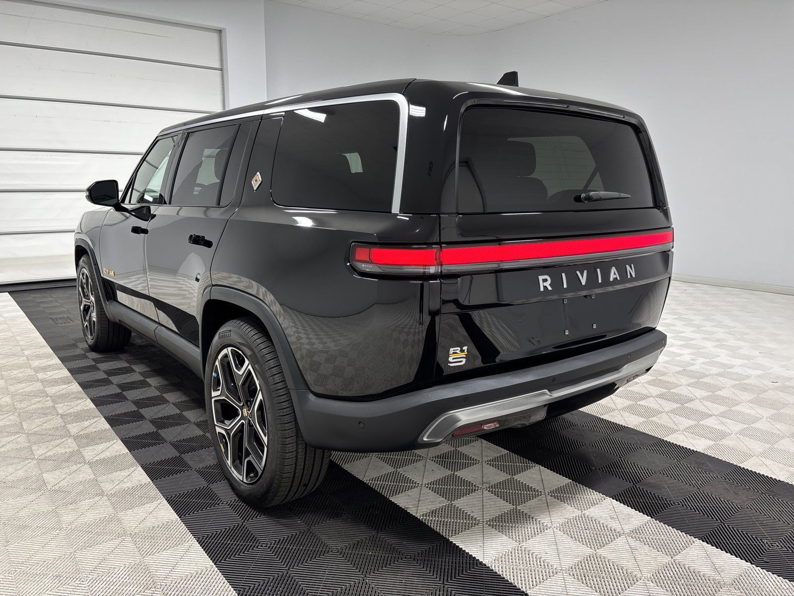 Used 2023 Rivian R1S Adventure Quad AWD/4WD image 3