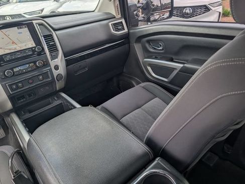 Used 2020 Nissan Titan SV w/ SV Convenience Package RWD image 25