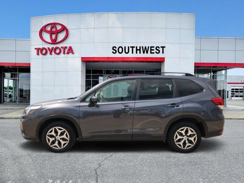 Used 2020 Subaru Forester Premium AWD/4WD image 3