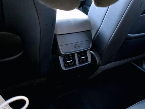 Used 2025 Chevrolet Equinox LT w/ Convenience Package II image 28