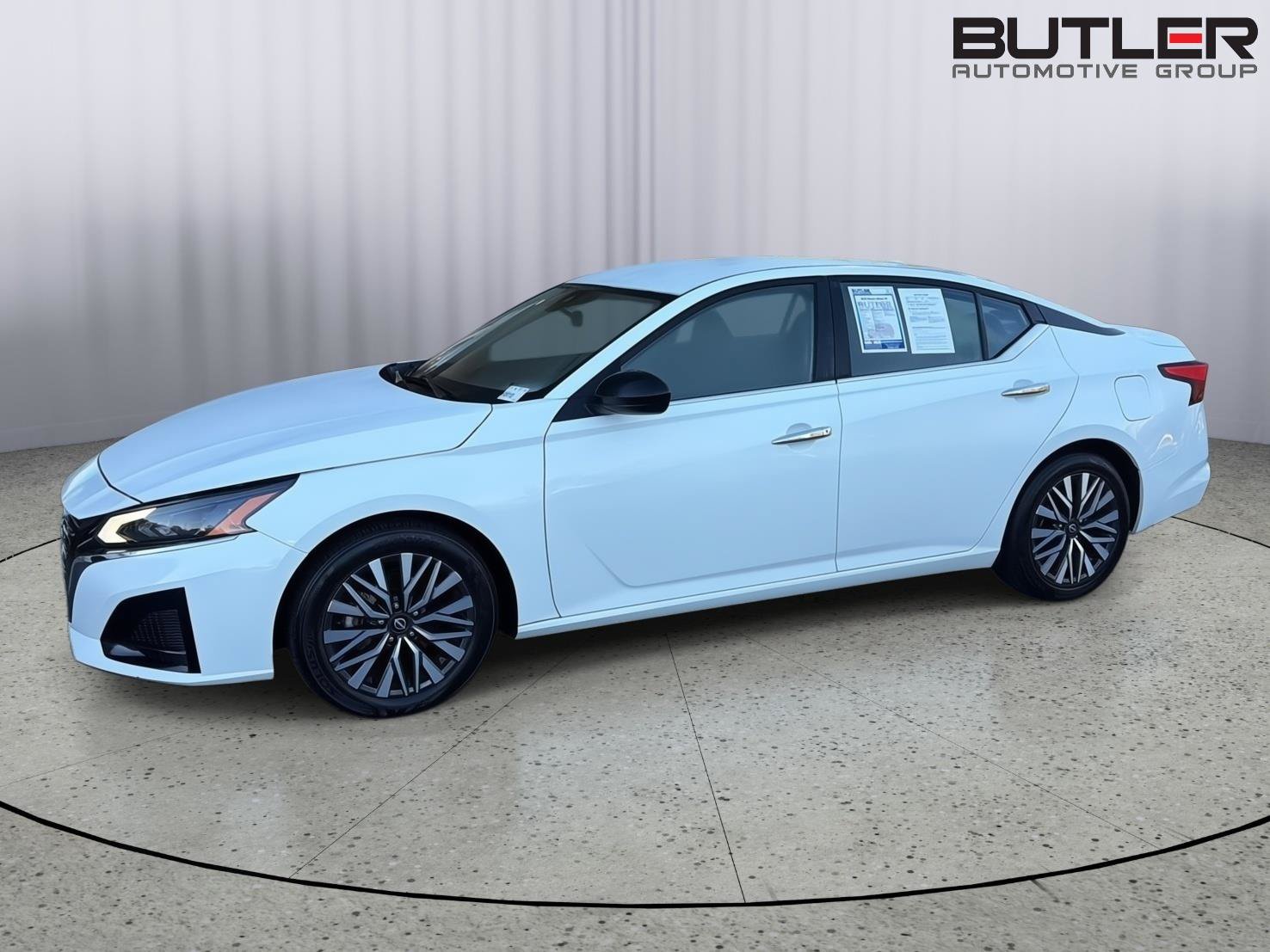 Used 2025 Nissan Altima 2.5 SV FWD image 3