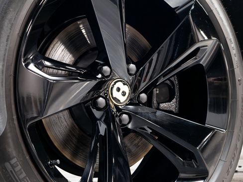 Used 2020 Bentley Bentayga V8 image 21