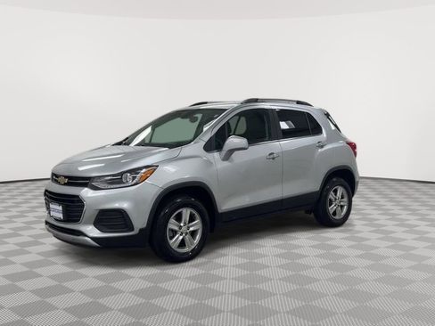 Used 2018 Chevrolet Trax LT w/ LT Convenience Package image 4