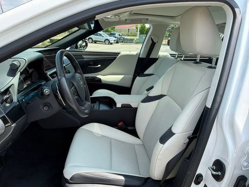 Used 2024 Lexus ES 300h w/ Premium Package FWD image 7