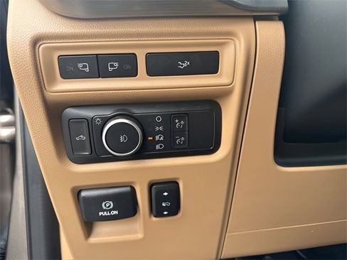 Used 2022 Ford F150 Lariat w/ Equipment Group 502A High image 17